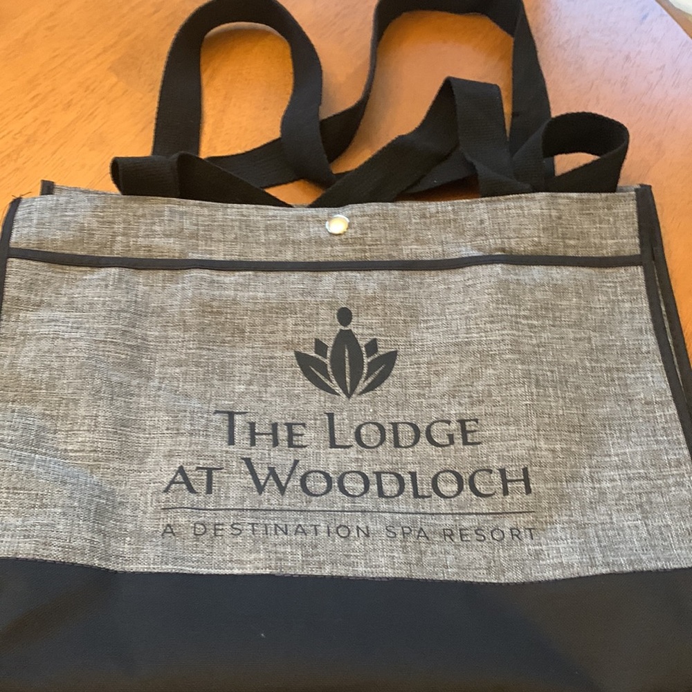 ⭐️The Lodge at Woodloch Spa Bag⭐️